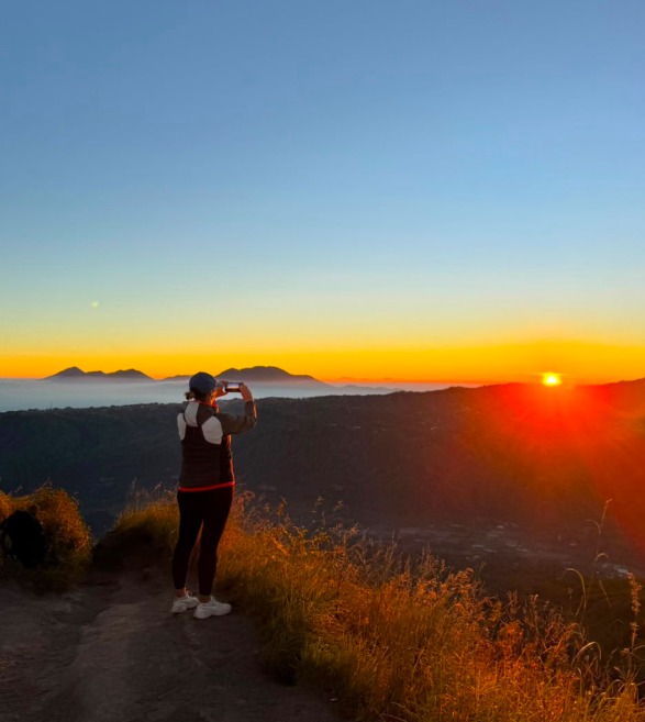 Sunrise view during Mount Batur trekking experience